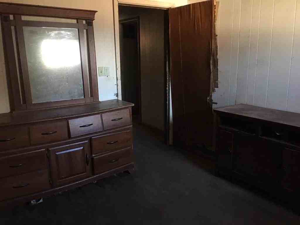 705 W 6th St - Photo 6 of 10