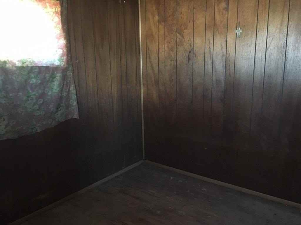 705 W 6th St - Photo 7 of 10