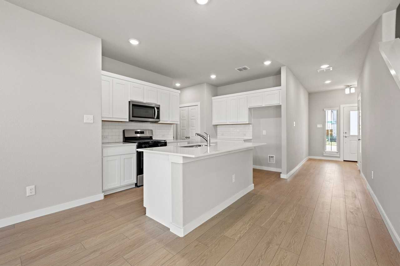 102 Travine Dr - Photo 2 of 24