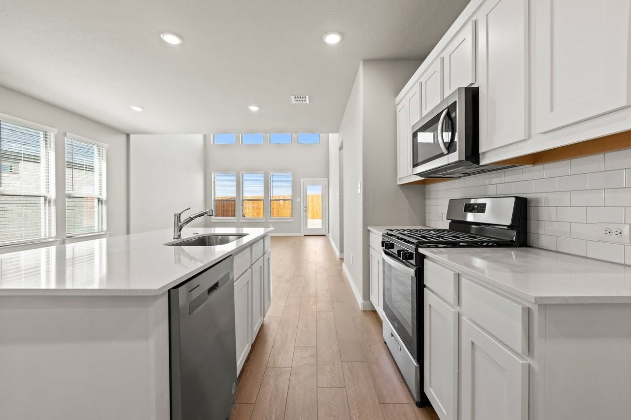 102 Travine Dr - Photo 3 of 24