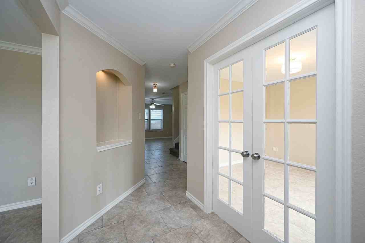 8908 Stewart St - Photo 2 of 27