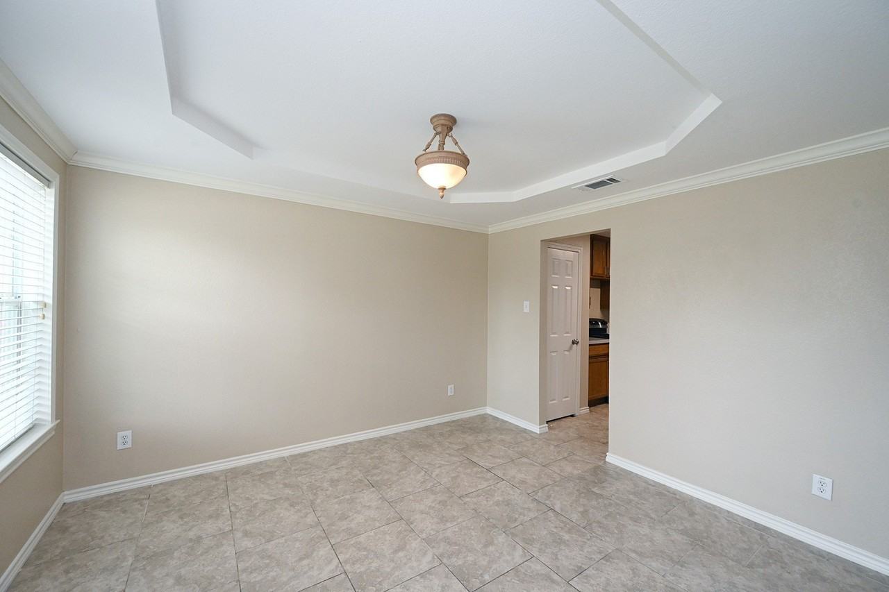 8908 Stewart St - Photo 4 of 27