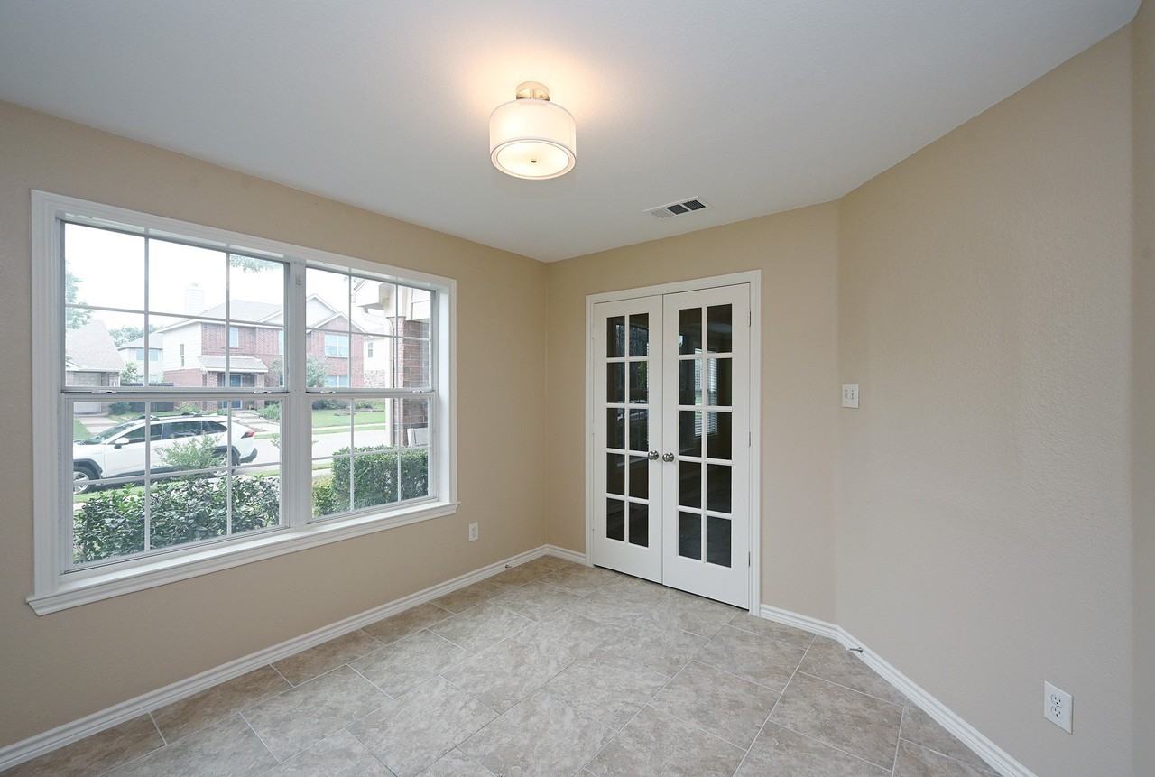 8908 Stewart St - Photo 5 of 27