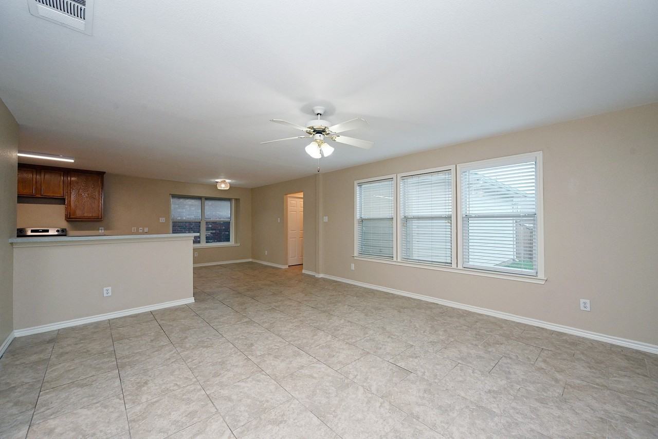 8908 Stewart St - Photo 7 of 27