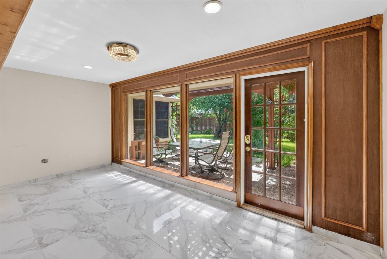 2105 Rolling Oak Ln - Photo 6 of 29