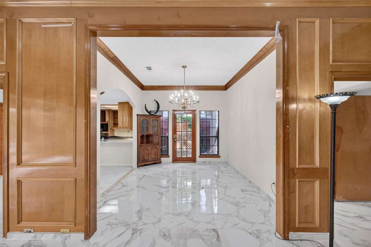 2105 Rolling Oak Ln - Photo 7 of 29