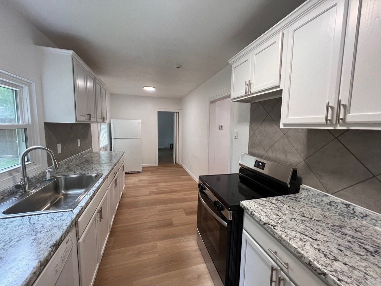 622 N Austin St - Photo 7 of 25