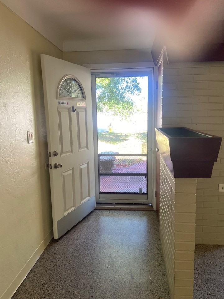 1781 Tyrone Blvd N - Photo 6 of 29