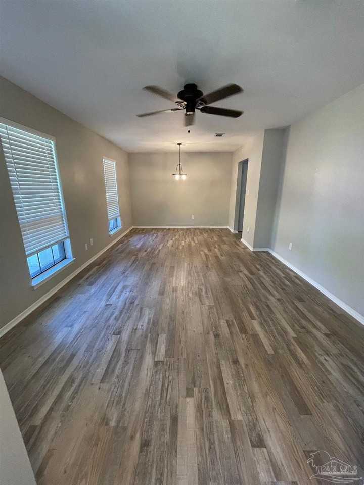 4615 Gladstone Dr - Photo 6 of 41