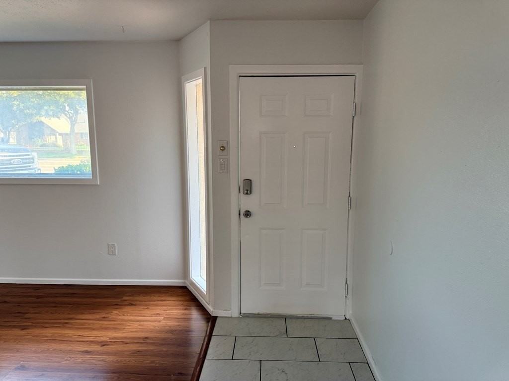 1215 Neely Ave - Photo 3 of 37