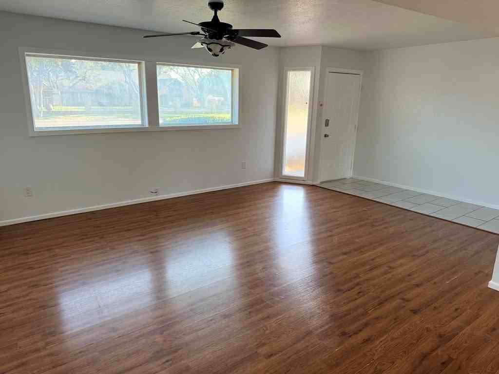 1215 Neely Ave - Photo 4 of 37