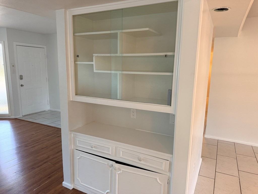1215 Neely Ave - Photo 6 of 37