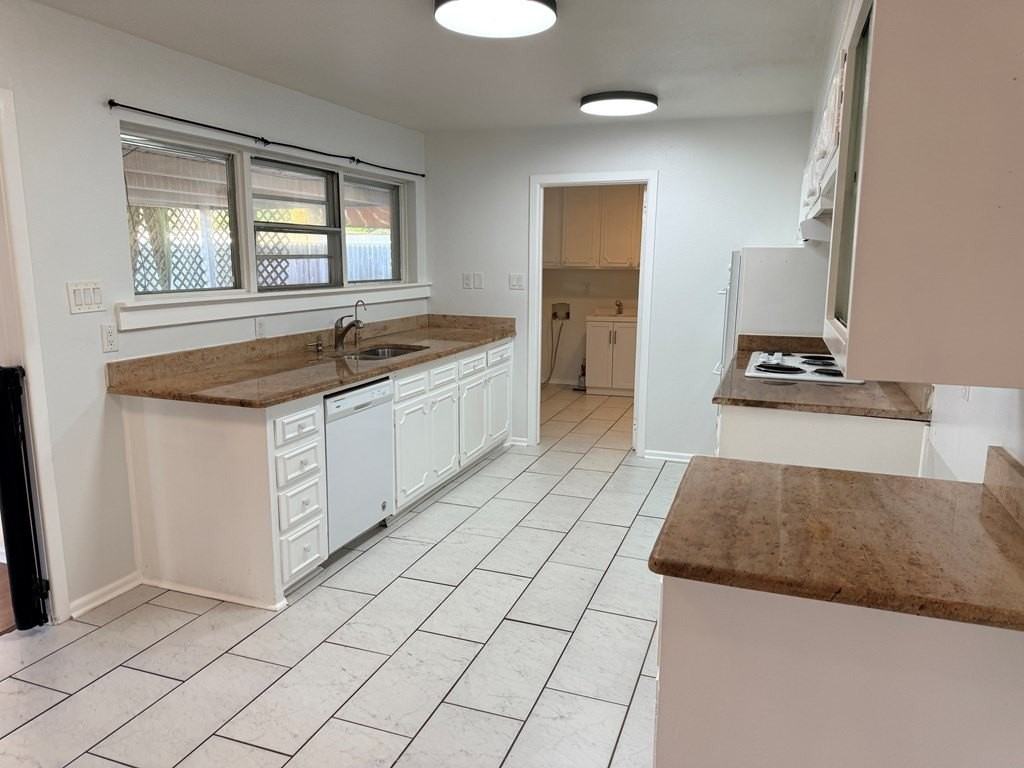 1215 Neely Ave - Photo 7 of 37