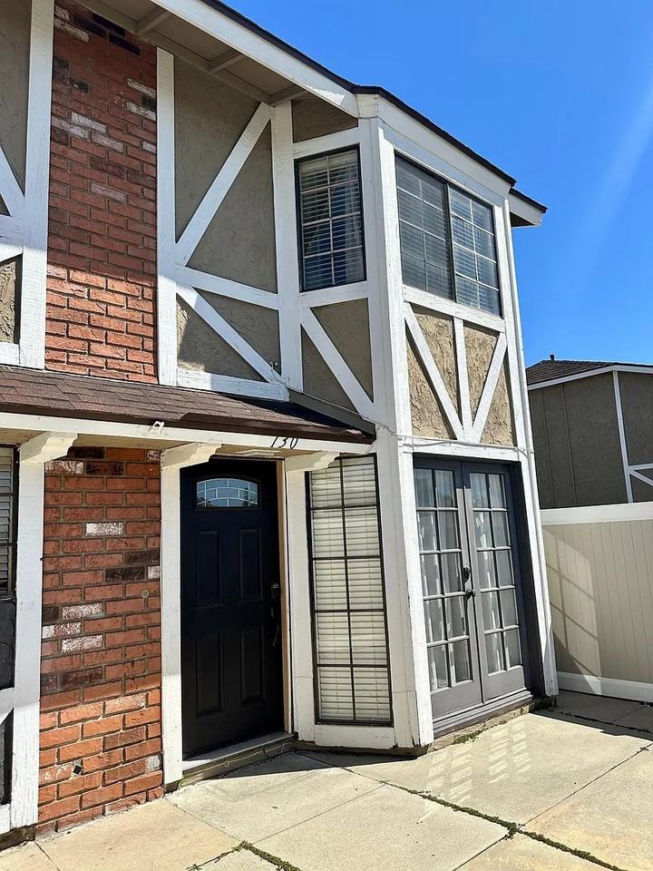 130 Albert Street - Photo 4 of 24