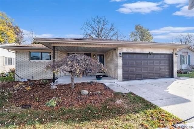 41720 Mary Kay Dr - Photo 3 of 29