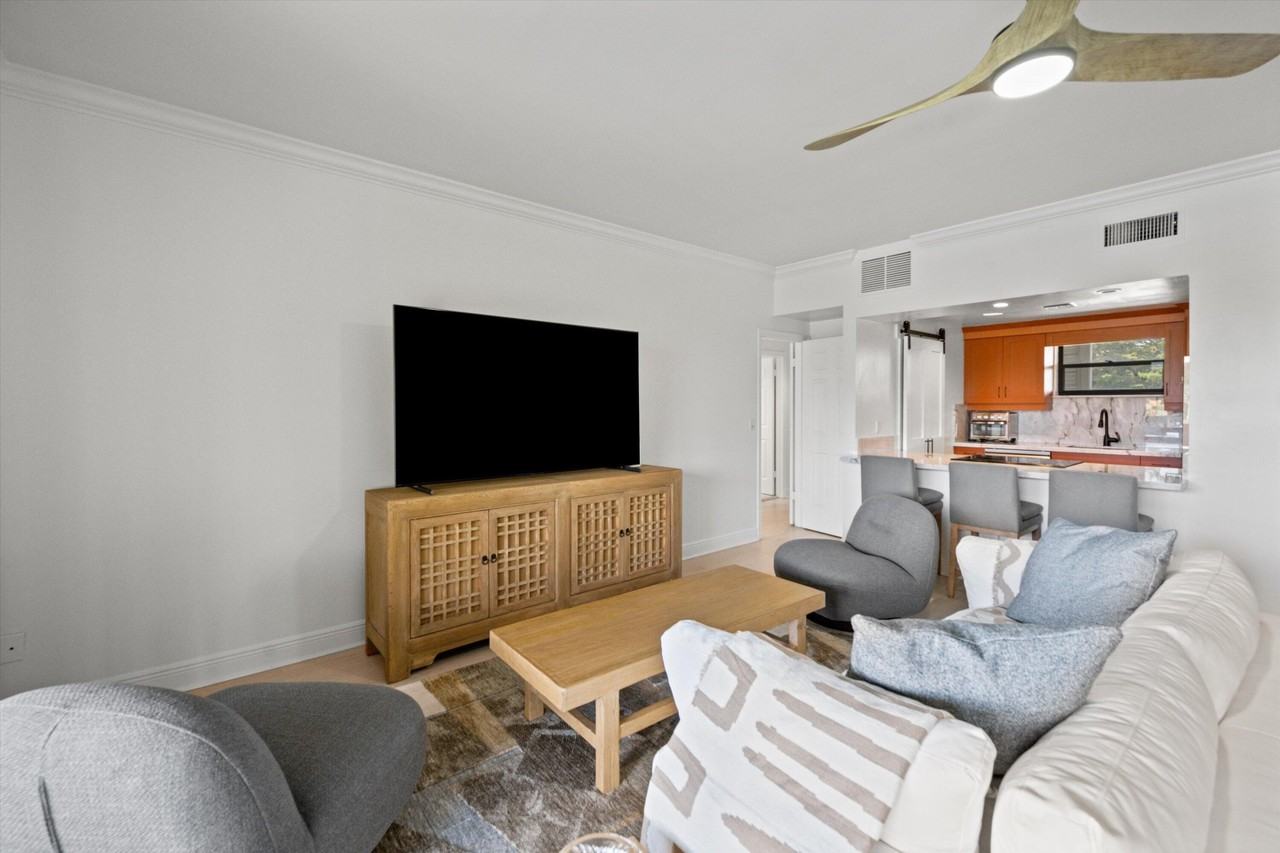 11842 Pebblewood Dr #202 - Photo 3 of 18