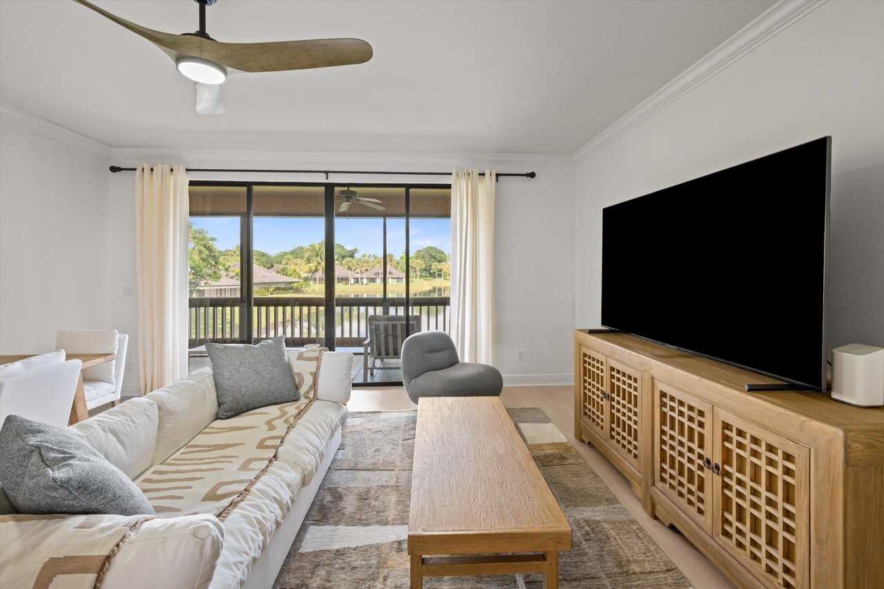 11842 Pebblewood Dr #202 - Photo 4 of 18