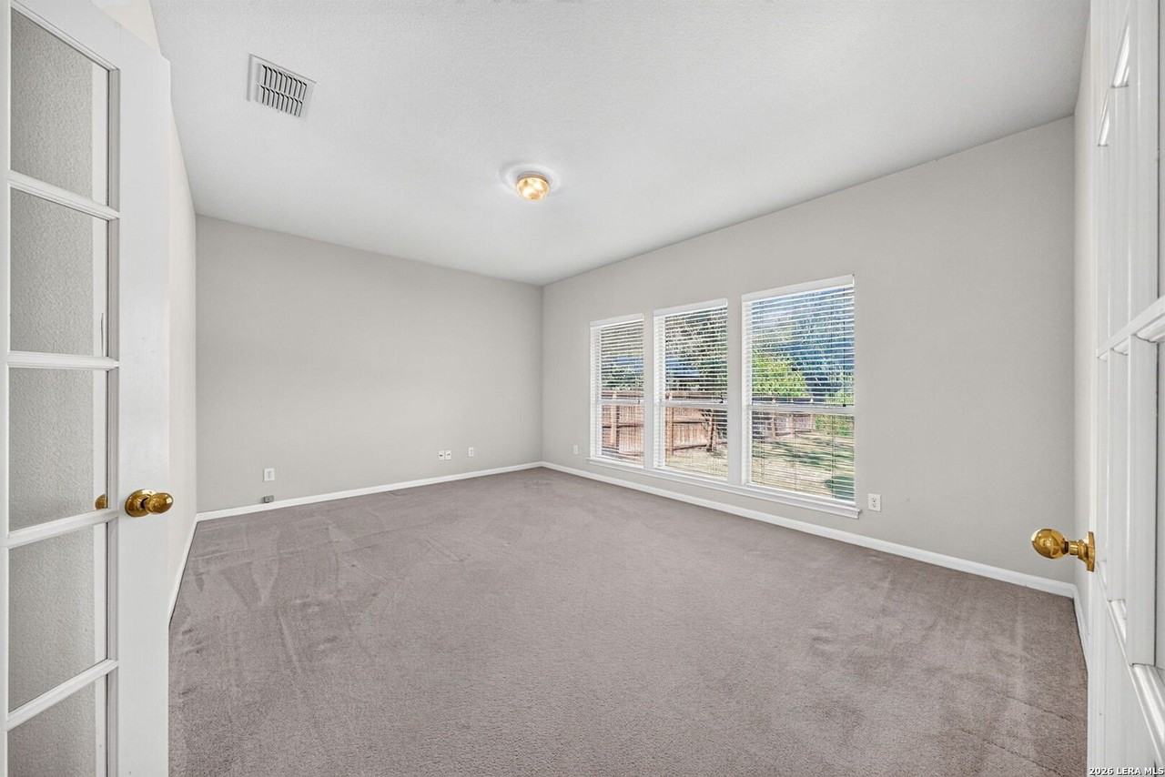 48 Silverhorn Dr - Photo 5 of 32