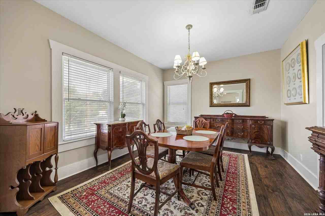 842 E Guenther St #2 - Photo 3 of 10