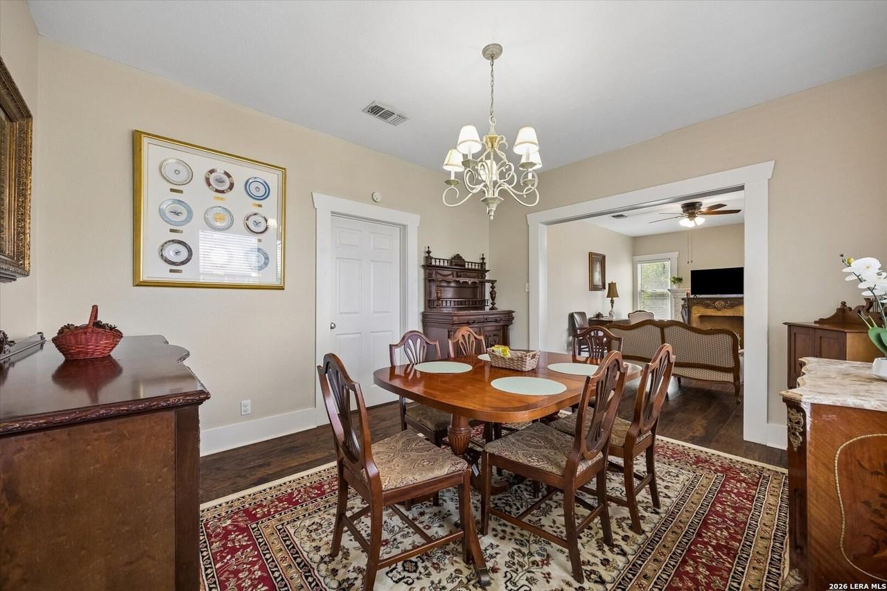 842 E Guenther St #2 - Photo 4 of 10
