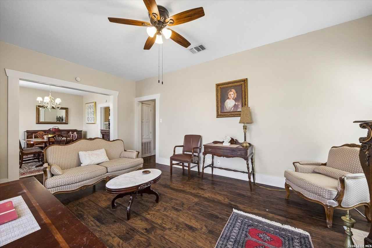 842 E Guenther St #2 - Photo 6 of 10