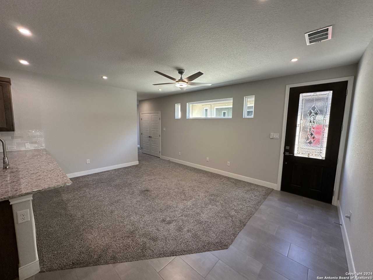128 Magnolia Cir - Photo 3 of 17