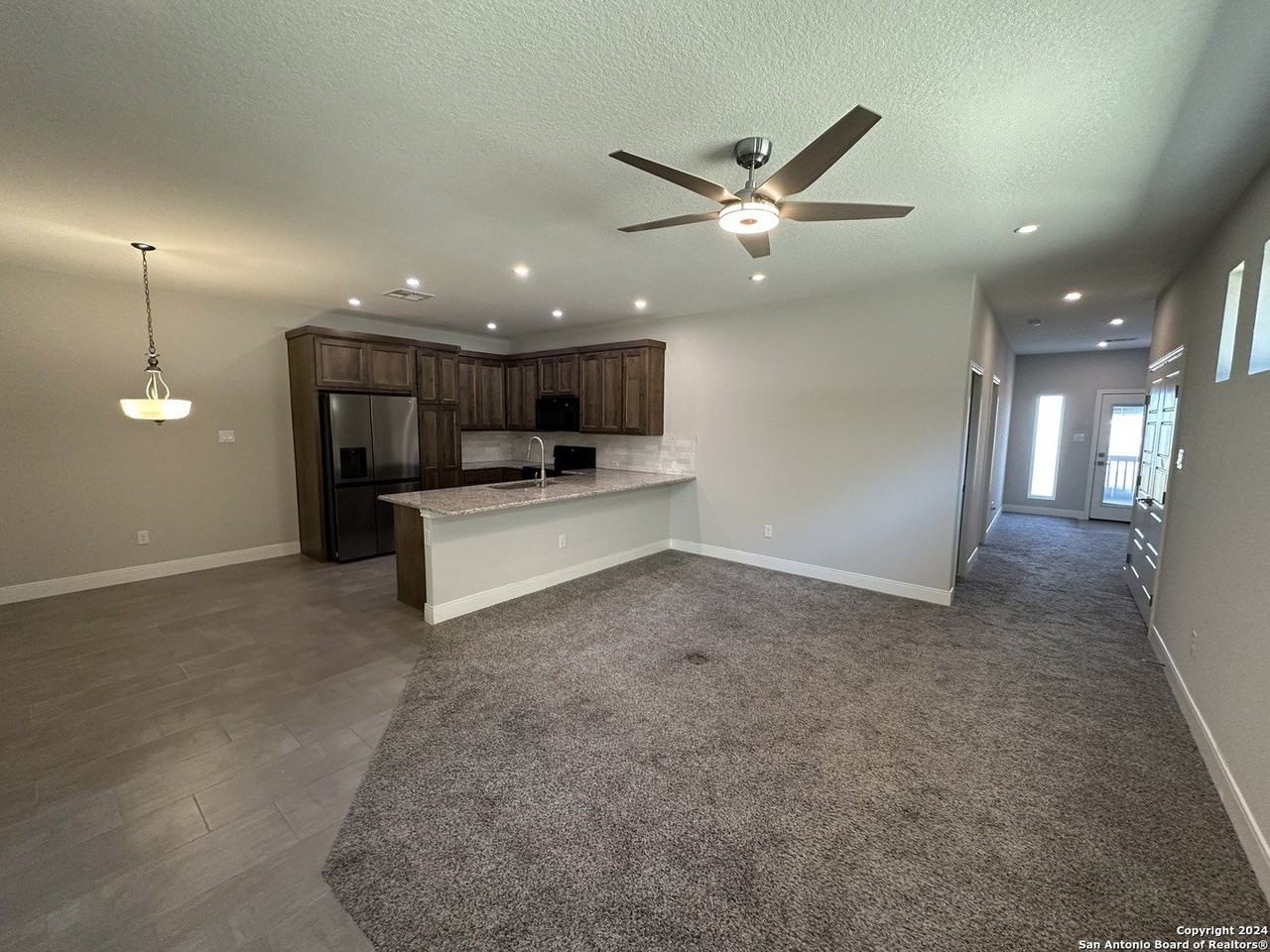 128 Magnolia Cir - Photo 4 of 17