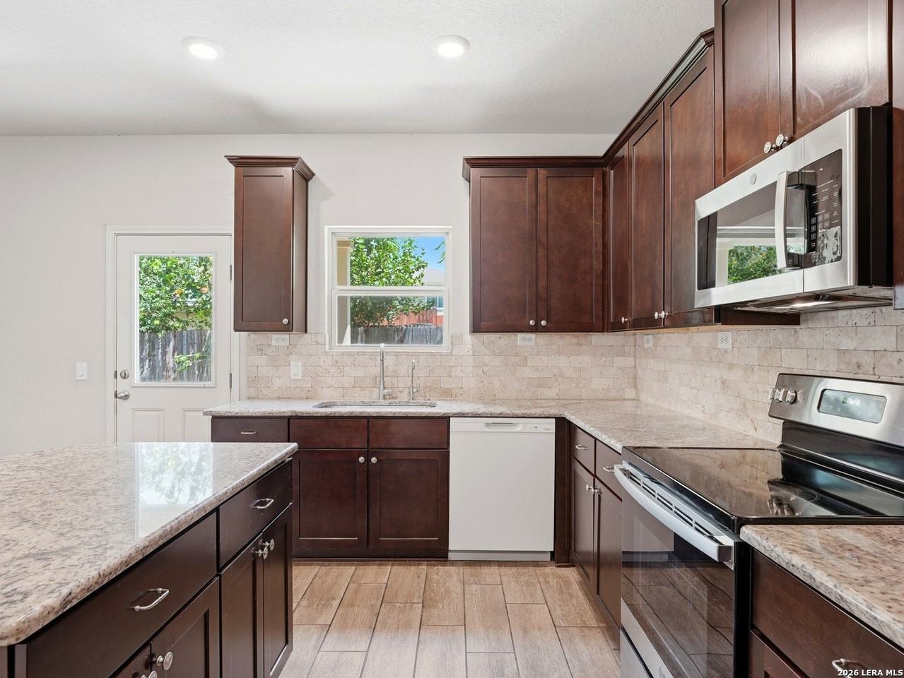 7823 Sunrise Cay - Photo 6 of 11