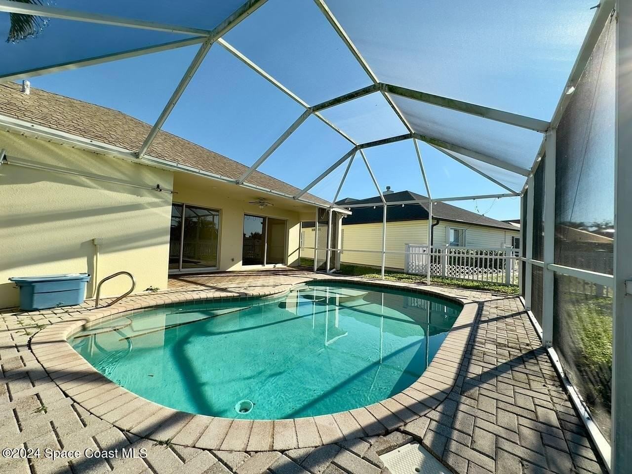 565 Limerick Dr - Photo 2 of 26