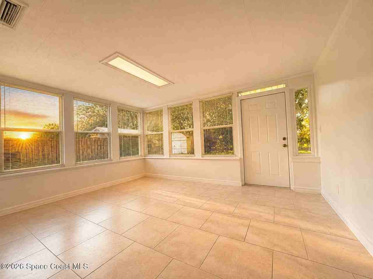 105 Primrose Ln - Photo 7 of 11