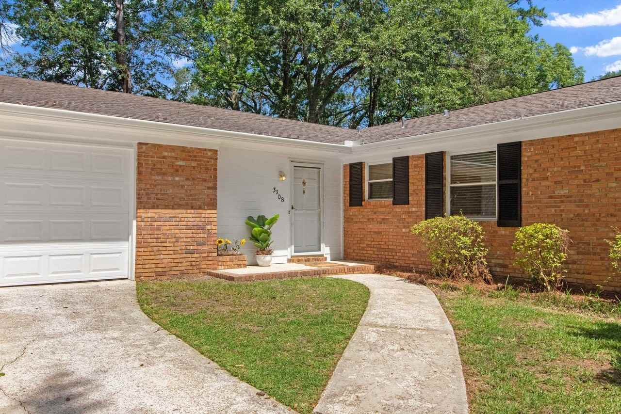 3108 Briarwood Dr - Photo 4 of 37
