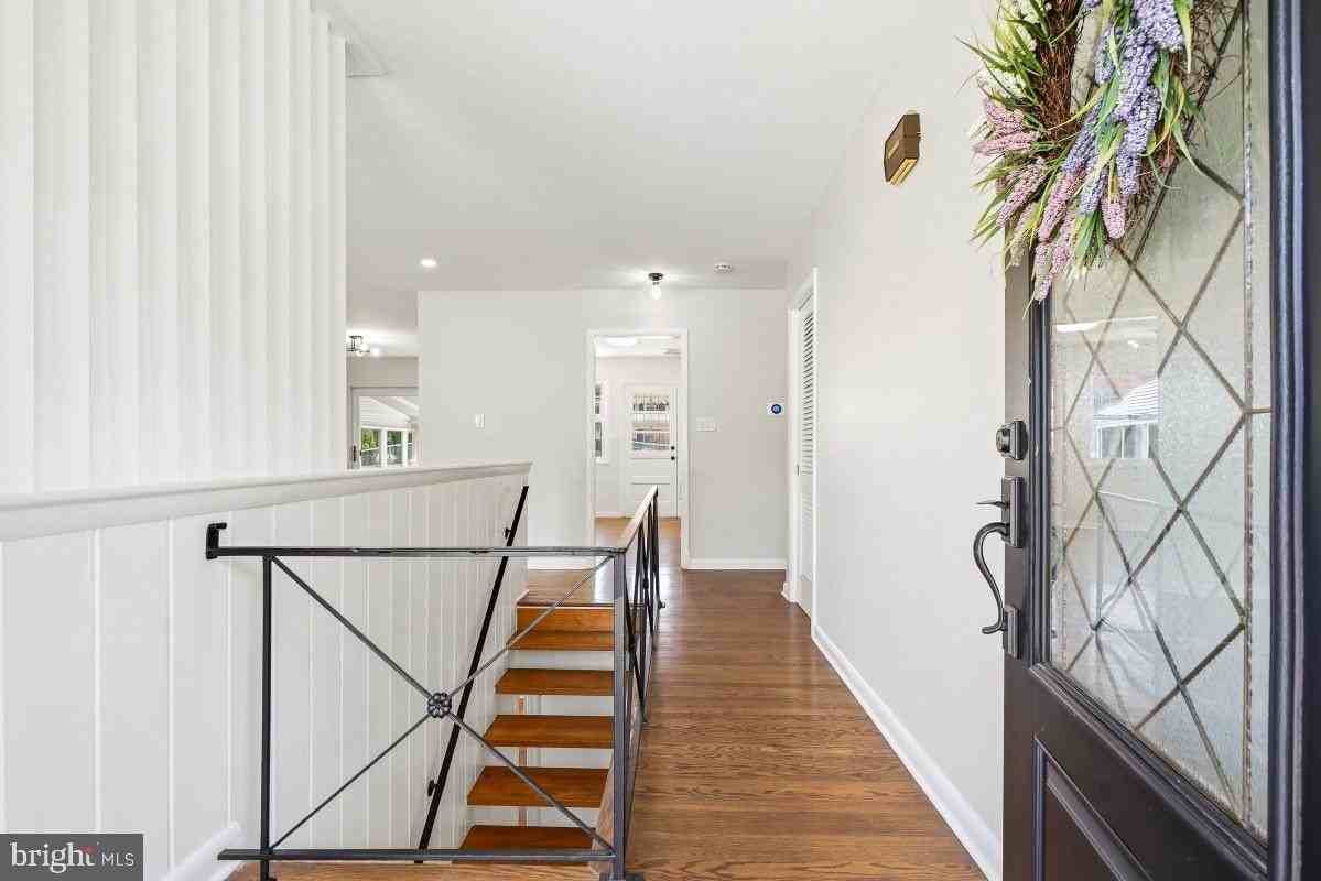 1446 Roxanna Rd Nw - Photo 3 of 32