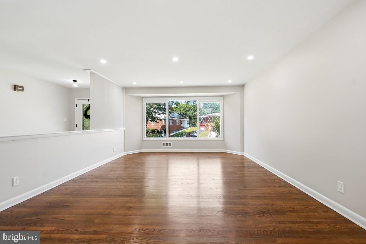 1446 Roxanna Rd Nw - Photo 5 of 32