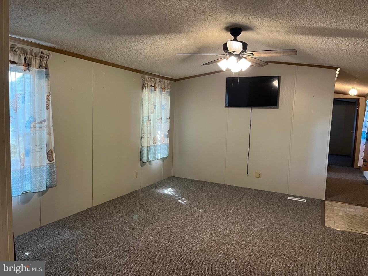 22927 Cypress Dr - Photo 4 of 5