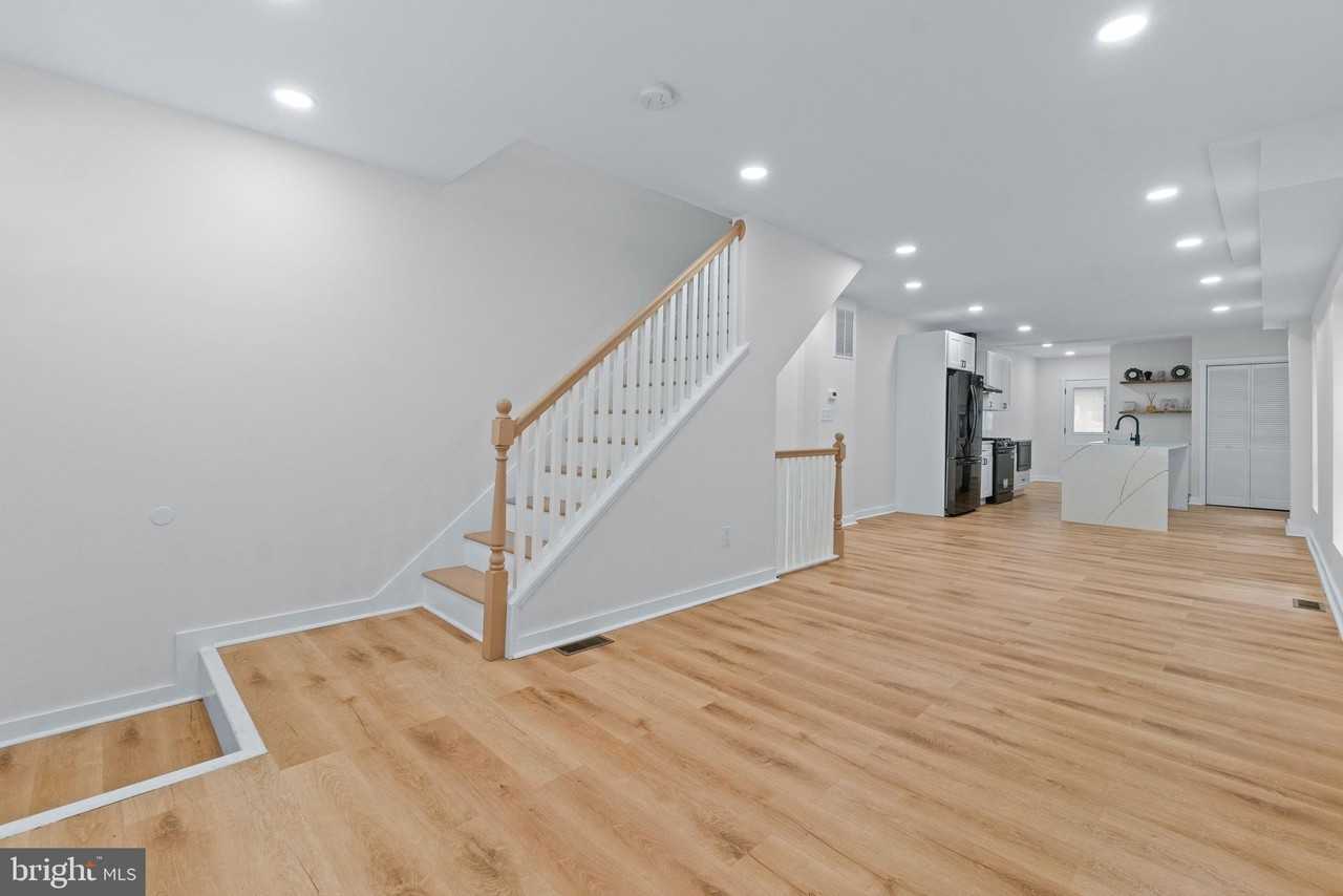 530 E 38th St - Photo 5 of 33