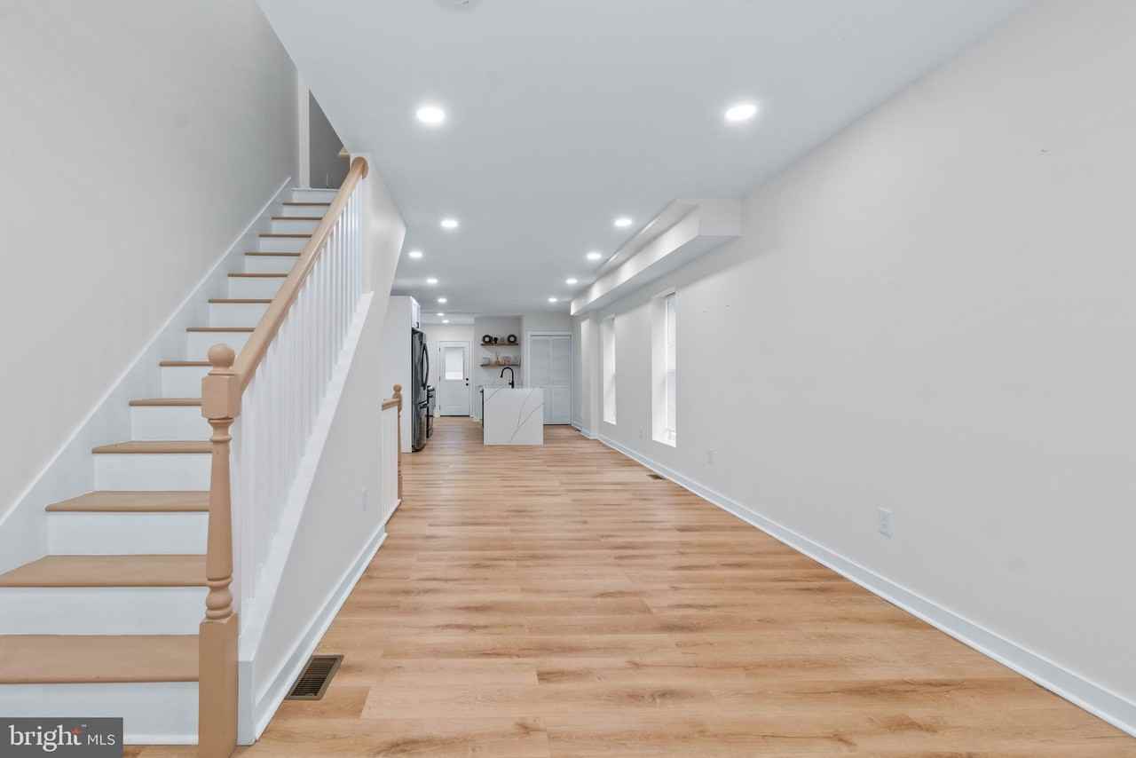 530 E 38th St - Photo 6 of 33