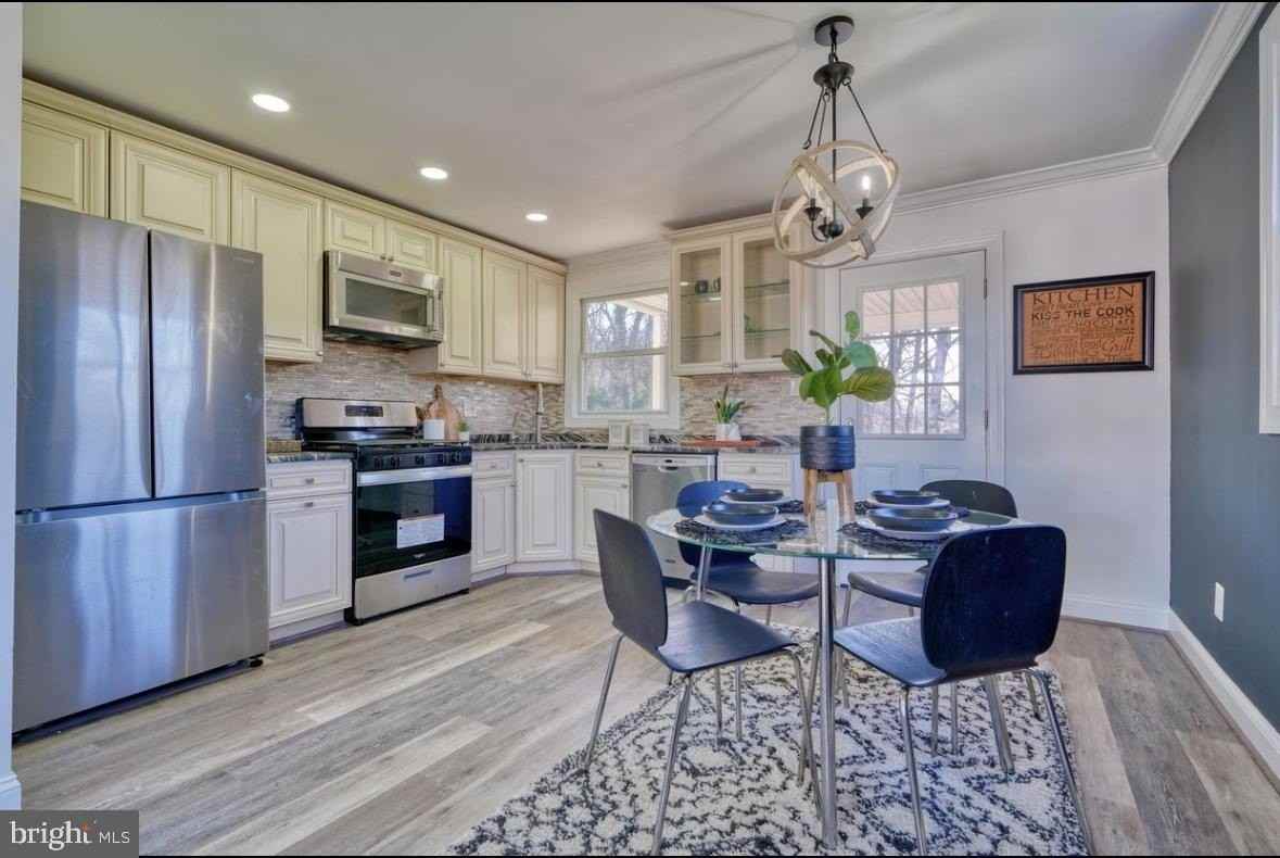 701 Platinum Ave - Photo 7 of 44