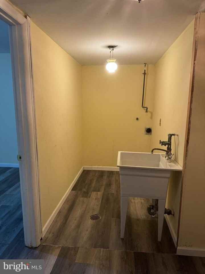 8806 Braeside Dr - Photo 2 of 14