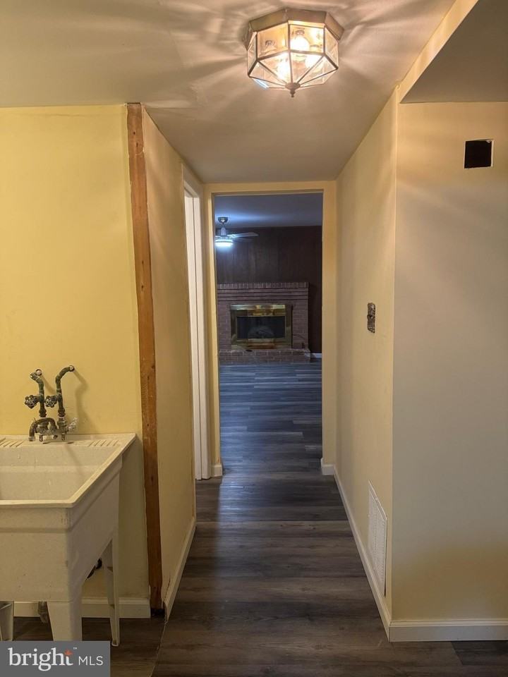 8806 Braeside Dr - Photo 4 of 14