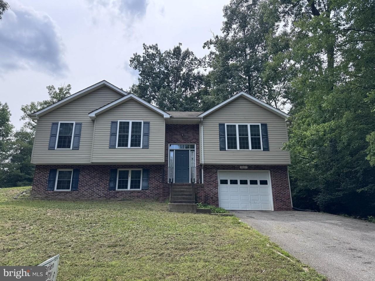 23047 Gunston Dr - Photo 3 of 27