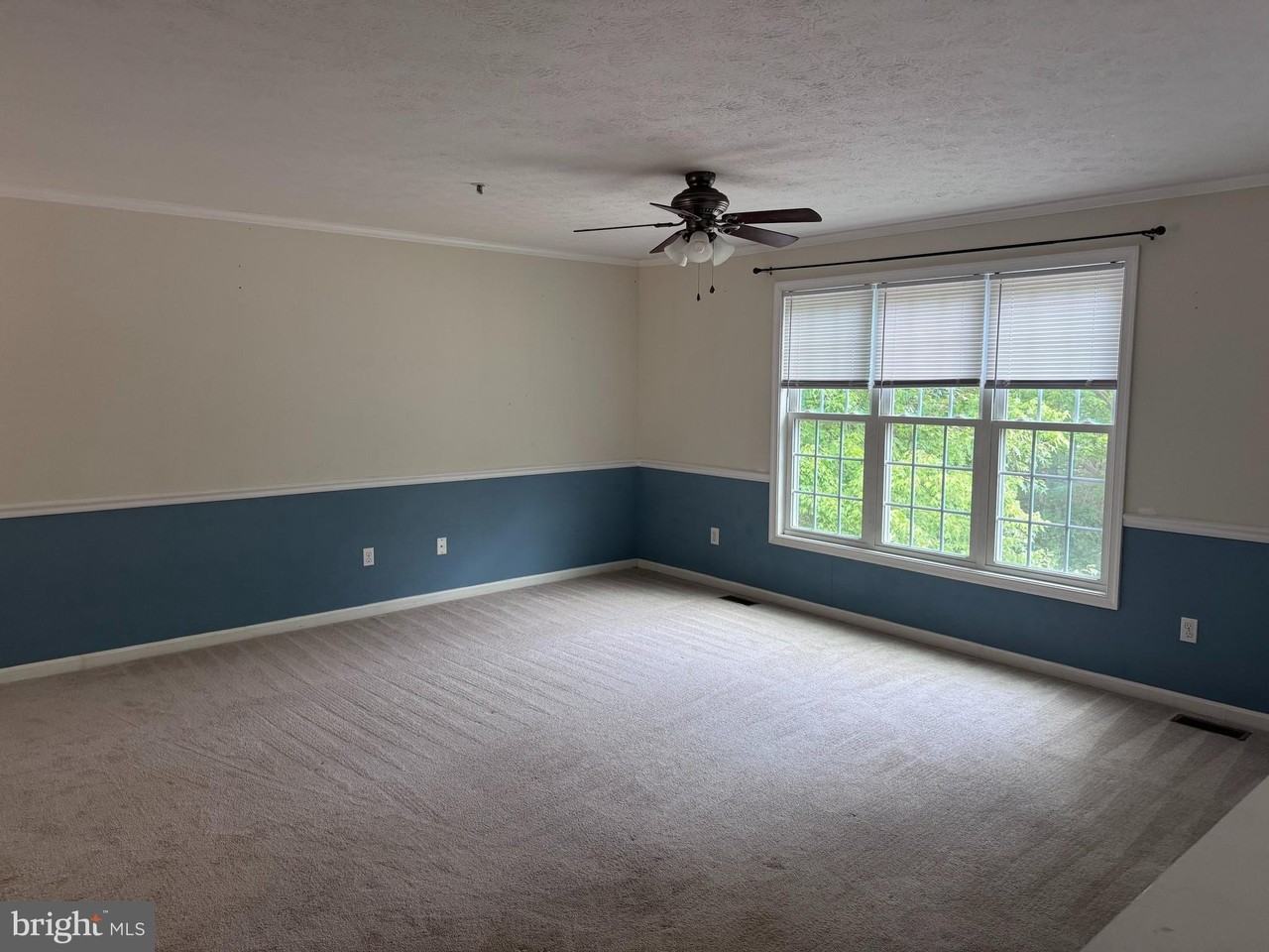 23047 Gunston Dr - Photo 4 of 27
