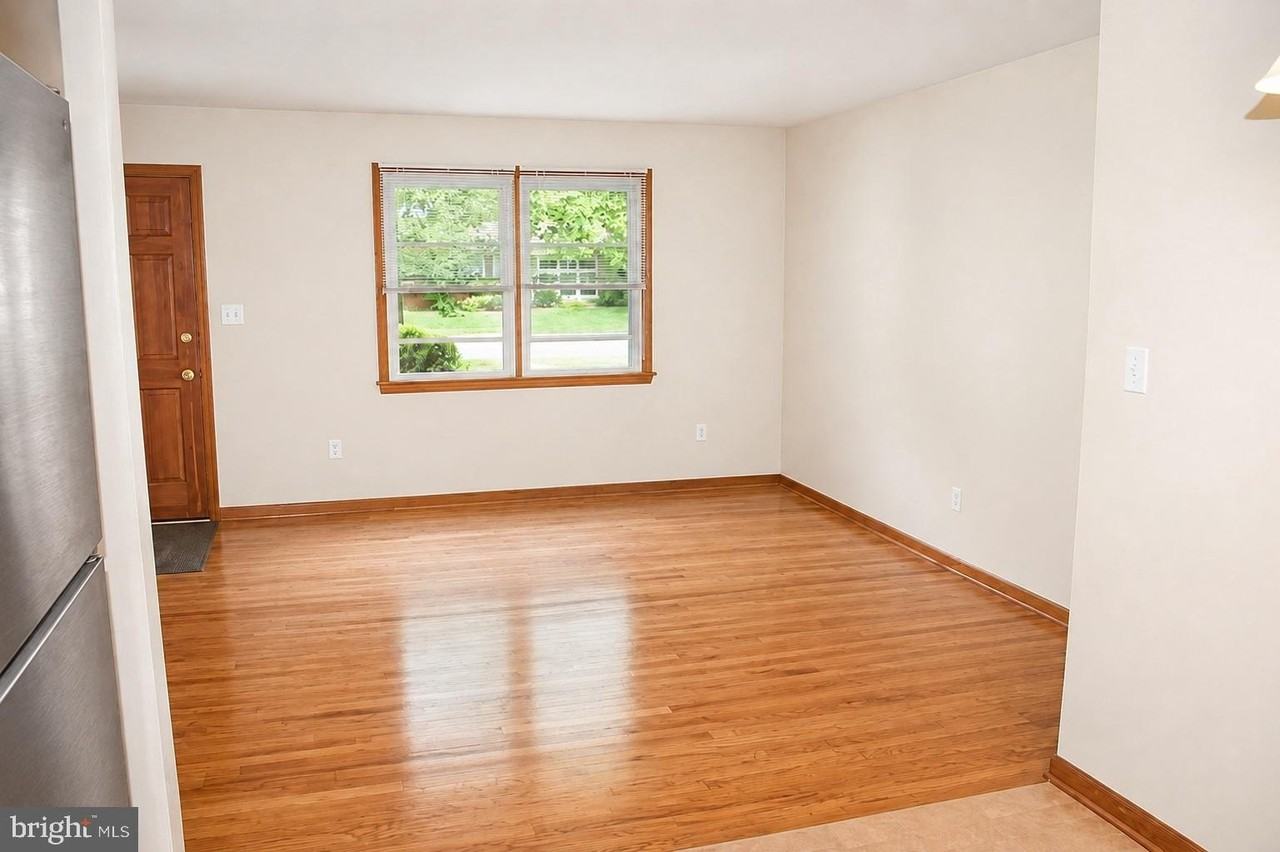 1317 University Dr - Photo 2 of 7