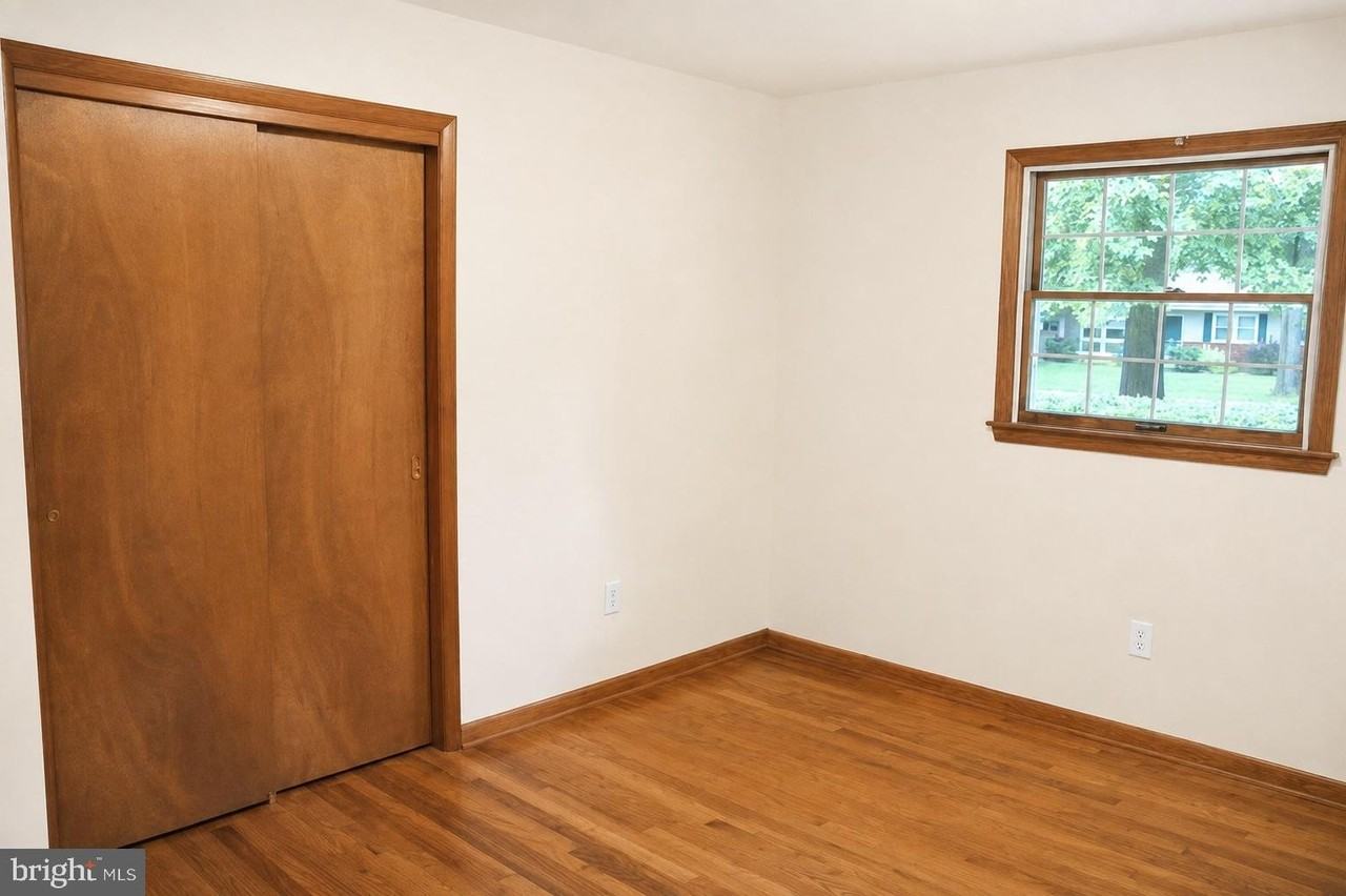 1317 University Dr - Photo 4 of 7