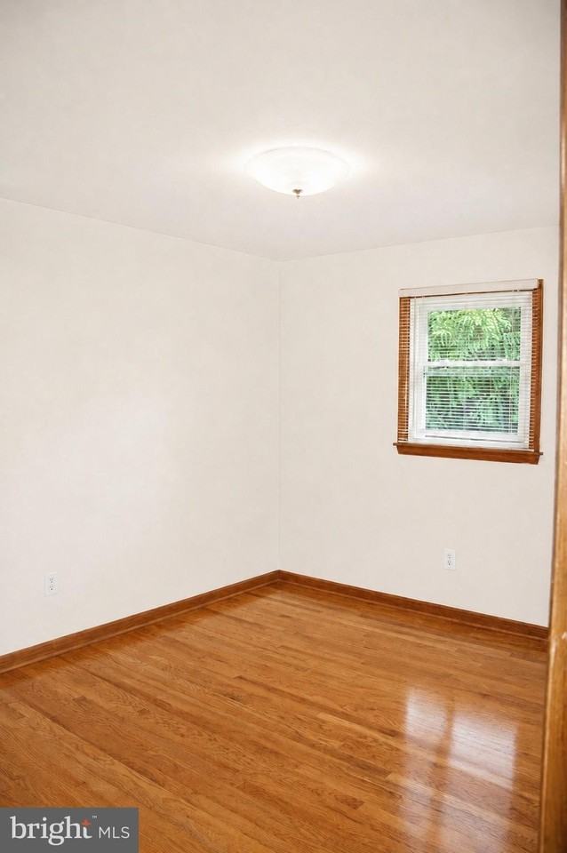 1317 University Dr - Photo 6 of 7