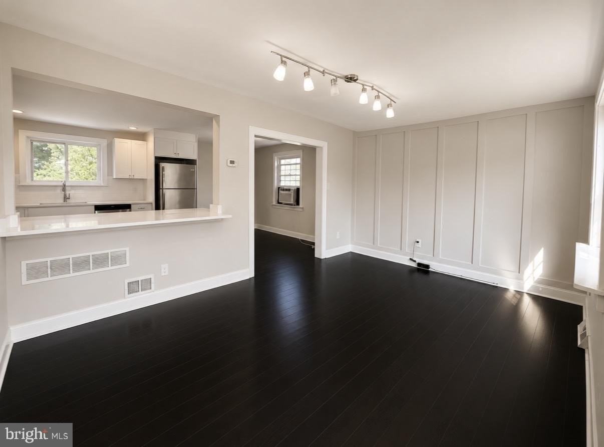 256 W Beidler Rd - Photo 5 of 33
