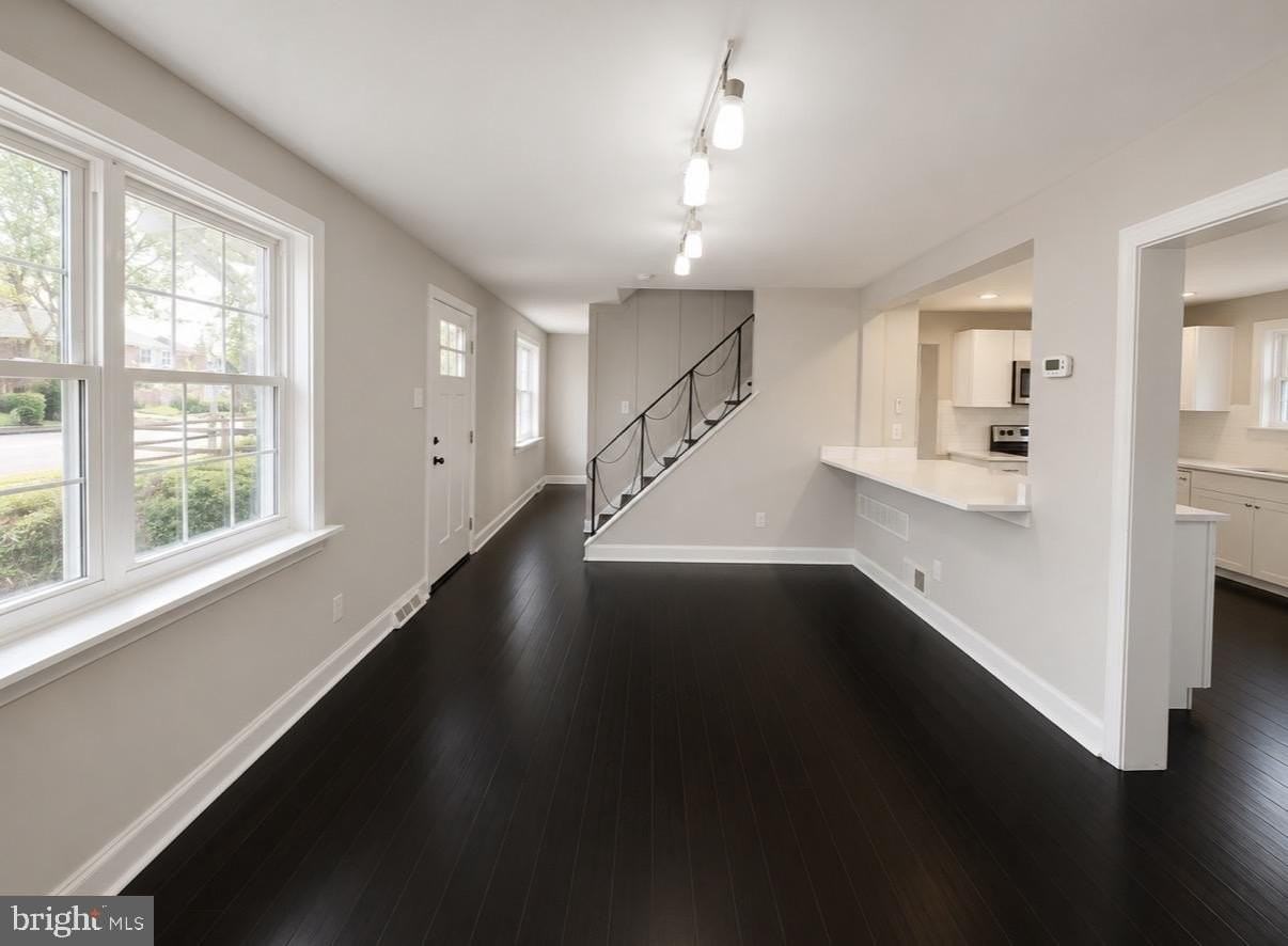 256 W Beidler Rd - Photo 6 of 33