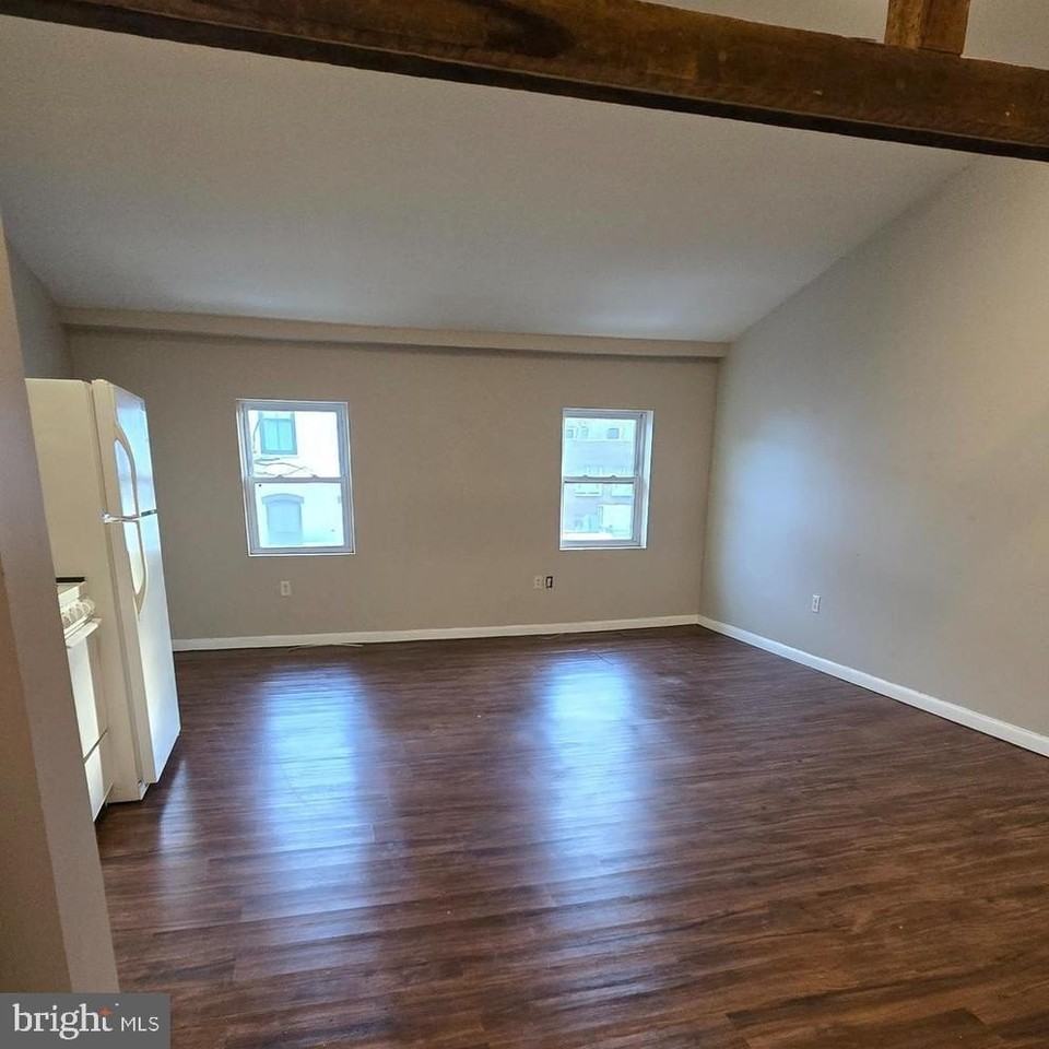 4303 Main St #3 - Photo 3 of 11