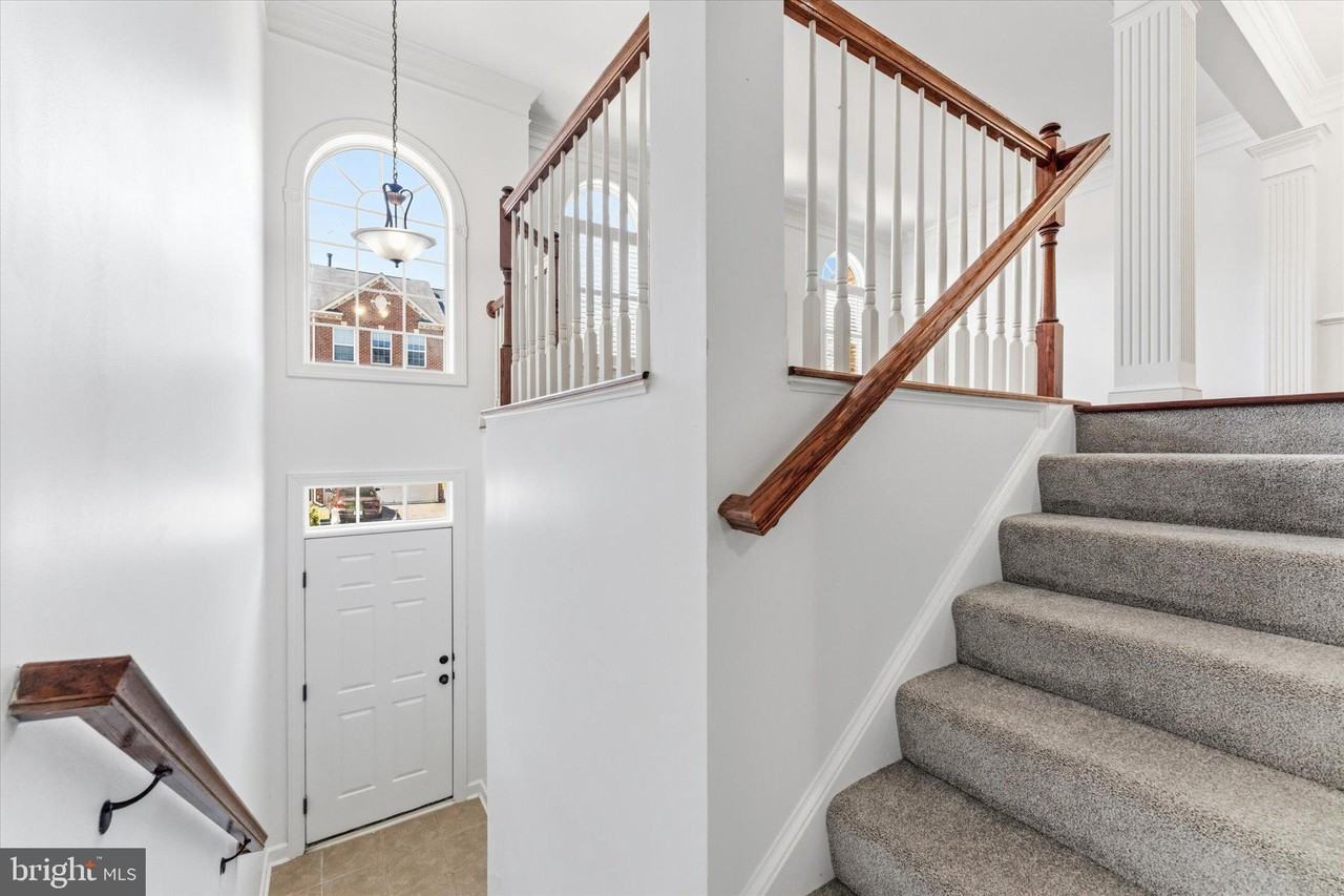 25263 Beach Pl - Photo 3 of 36