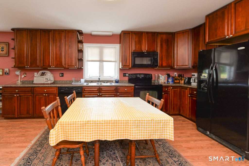 122 Purchase Brook Rd - Photo 4 of 10