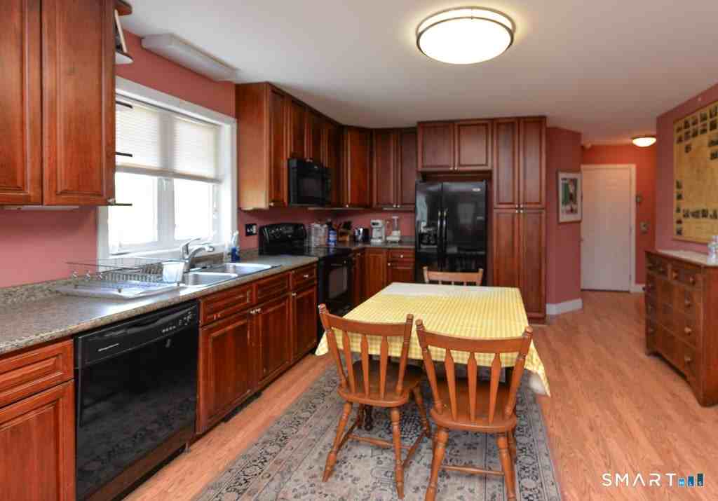 122 Purchase Brook Rd - Photo 5 of 10